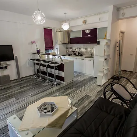 アパート Mareea Apartament *